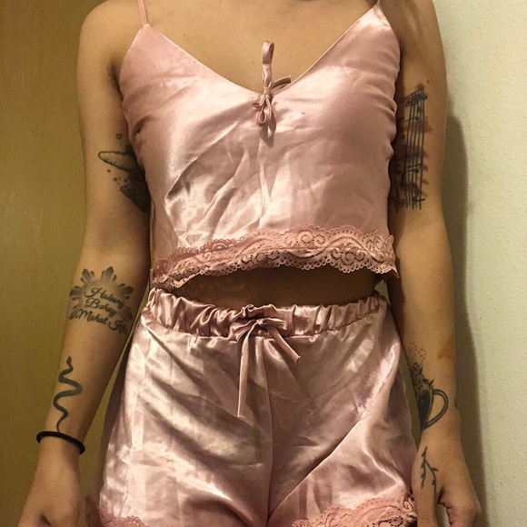 FashionNova pink pajama shorts set, xs. - Picture 3 of 3